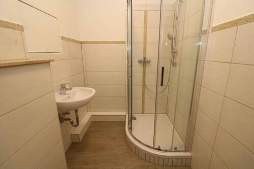 Bad mit Dusche - 3 Zimmer Etagenwohnung in Freiberg