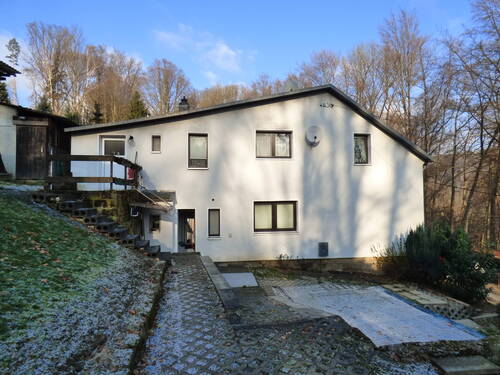 von der Ostseite mit kleiner Zuwegung - 9 Zimmer Mehrfamilienhaus, Wohnhaus zum Kaufen in Reinhardtsdorf-Schöna