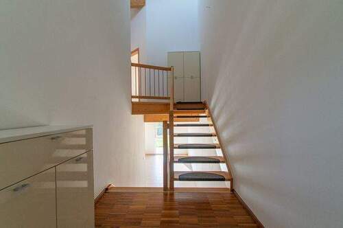 Split-Level zum Obergeschoss - 