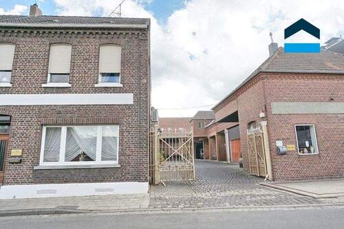 Kerken-Aldekerk: Dorfwohnhaus - Aldekerk: Historisches Reihenendhaus mit Lagerhallen u. Büros
