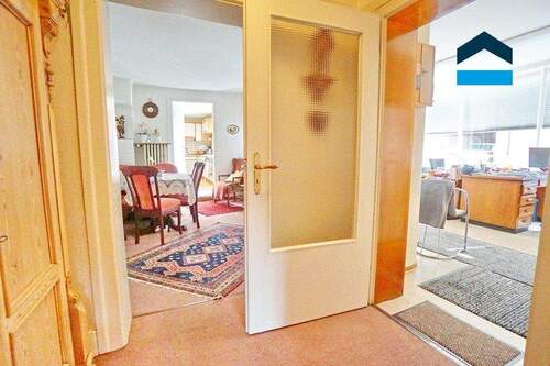 Flur mit Zugang zum Büro - 