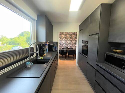 Küche mit Blick zum Essbereich - 