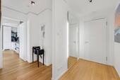 Diele - Luxuriöses City-Living: Stilvolle 3-Zimmer-Wohnung mit Rheinblick, EBK & TG-Stellplatz
