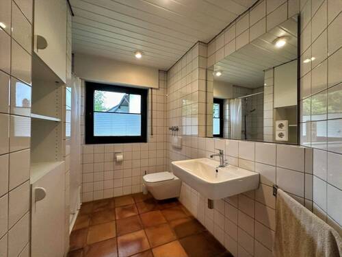 EG Gäste WC mit Dusche - 