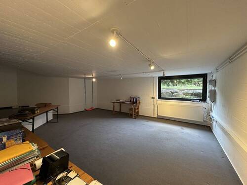 großer Kellerraum mit Fenster Bild 2 - 