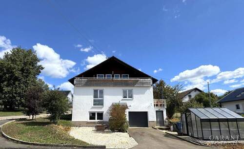 West-Ansicht - Top modernisiertes Ein- bis Zweifamilienhaus in ruhiger Aussichtslage!