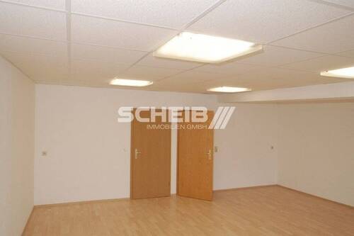 Laminatboden - Büro mit 172,00 m&sup2; in Crailsheim zur Miete