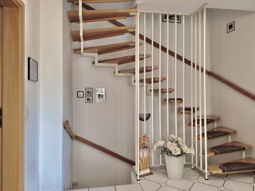 Treppe zum Obergeschoss - 