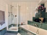 Vollbad im Obergeschoss - 