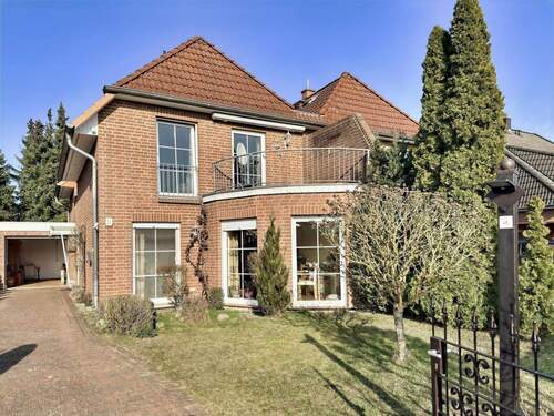 Vorderseite - Ruhig gelegene Doppelhaushälfte mit Südgarten in Adendorf