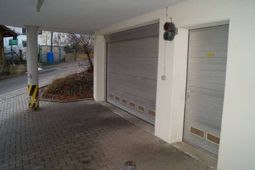 EInfahrt zur Tiefgarage - 