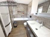 Tageslichtbad mit Badewanne - 
