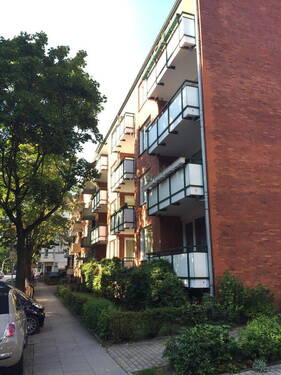 Außenansicht vorne - VON PRIVAT: Helle, freundliche 3-Zimmer-Wohnung mit großem Süd-Balkon