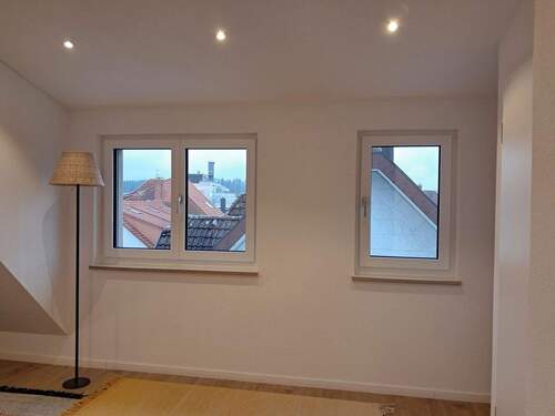 Aussicht aus Gaube - 2 Zimmer Etagenwohnung zur Miete in Villingen-Schwenningen