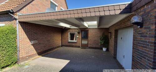 Eingangsbereich mit Carport - 