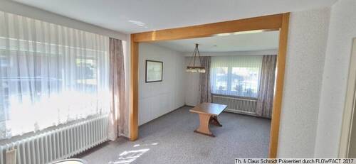 Blick ins Wohnzimmer - 7 Zimmer Mehrfamilienhaus, Wohnhaus zum Kaufen in Rastede