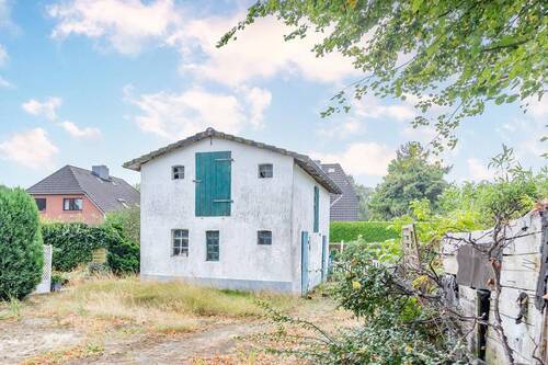 Massiv errichteter Schuppen - 