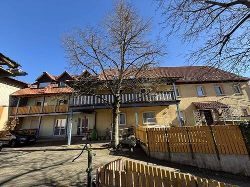Außenansicht - Bauernhaus mit Wohnungsanbau und Scheune
