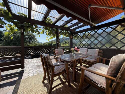 EG - Terrasse mit geschützem Platz - 