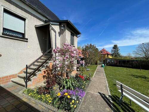 Garten - Mehrfamilienhaus, Wohnhaus in Blankenhain / Neckeroda