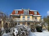 Hausansicht mit Schnee - 