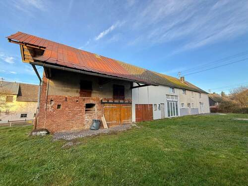 Hintere Gebäudeansicht - 9 Zimmer Einfamilienhaus zum Kaufen in Marzhausen