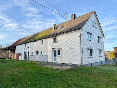 Hintere Gebäudeansicht - 9 Zimmer Einfamilienhaus in Marzhausen