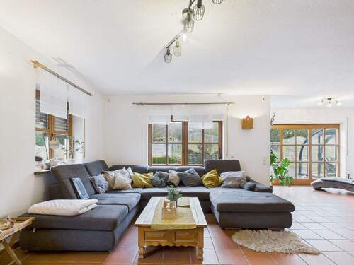 Wohnzimmer - 8 Zimmer Einfamilienhaus in Burgebrach / Ampferbach
