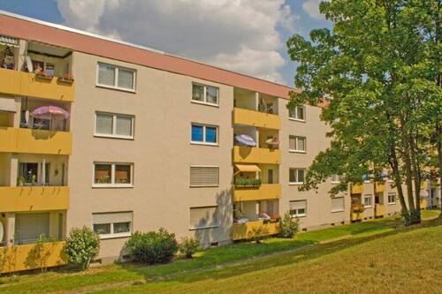 Rückansicht Gebäude - Etagenwohnung mit 80,20 m&sup2; in Wiesbaden zur Miete