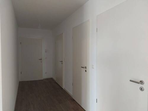 Flur (Blick auf Eingangstür) - 