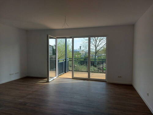 Wohnzimmer mit Balkon - 