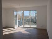Wohnzimmer mit Balkon - 