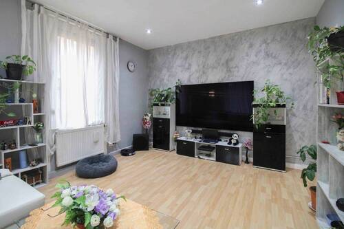Wohnzimmer - 3 Zimmer Etagenwohnung zum Kaufen in Stuttgart