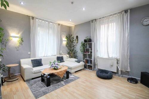 Wohnzimmer - Etagenwohnung mit 73,30 m&sup2; in Stuttgart zum Kaufen