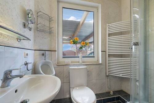 Gäste-WC mit Dusche - 