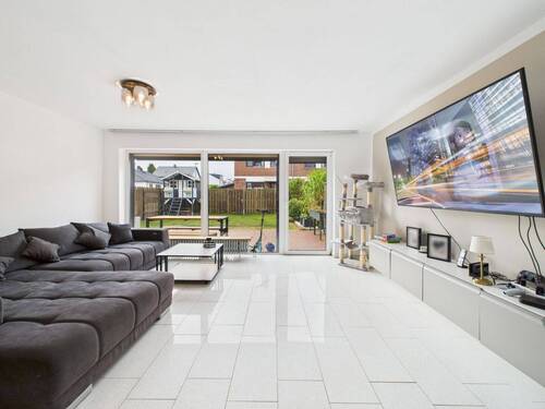 Wohnzimmer - 5 Zimmer Reihenendhaus zum Kaufen in Ronnenberg