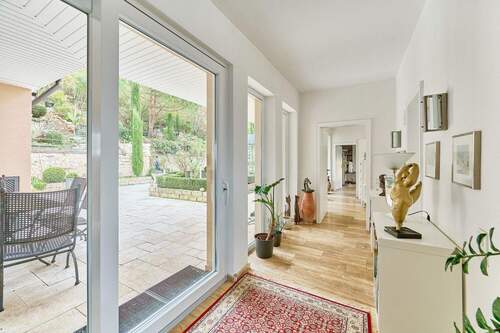 Bodentiefe Fenster ermöglichen einen herrlichen Blick - 