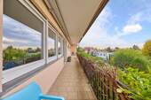 Traumhafter Balkon mit Blick in die Rheinebene - 