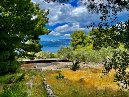 Umgebung mit Meerblick - Exklusives Baugrundstück in unbebautem Wohngebiet in idyllischer Lage auf der Insel Brac in Kroatien