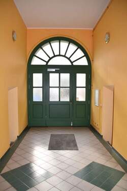 großzügiger Eingangsbereich - Etagenwohnung mit 93,00 m&sup2; in Frankfurt (Oder) zum Kaufen