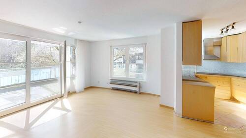 Wohnzimmer leer - Etagenwohnung mit 82,50 m&sup2; in Freiburg im Breisgau zum Kaufen