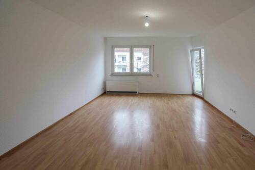 Wohnzimmer - 3 Zimmer Etagenwohnung zum Kaufen in Stuttgart