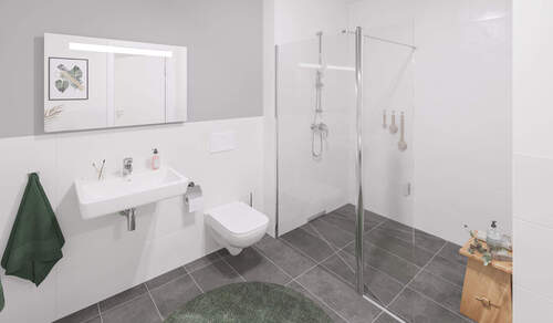 Modern gefliestes Bad mit bodengleicher Dusche - Etagenwohnung mit 53,80 m² in Düsseldorf zum Kaufen