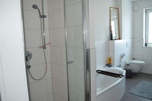 Dusche und Wanne - 