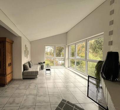 Wohnbereich mit tollem Blick in den Garten - 