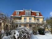 Hausansicht mit Schnee - 