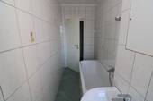 Bad mit Wanne - 