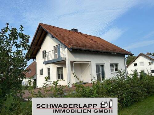 Seitenansicht1 - Ihr Wohntraum: Modernes Haus mit Pool und großem Grundstück