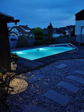 Poolansicht mit Beleuchtung - 