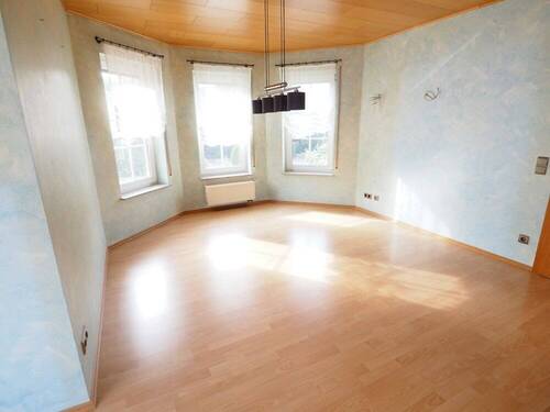 Wohn-/ Esszimmer - 